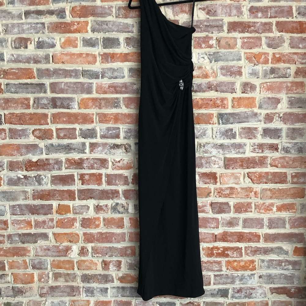 Ralph Lauren, floor-length, off shoulder gown